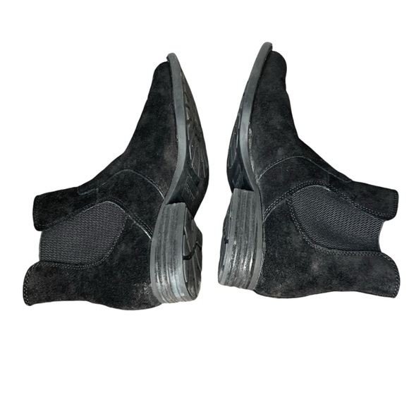 Born black suede leather upper Chelsea ankle bootie style F57203. Size 8 - Picture 7 of 10